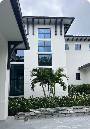 Commercial building with hurricane-resistant windows